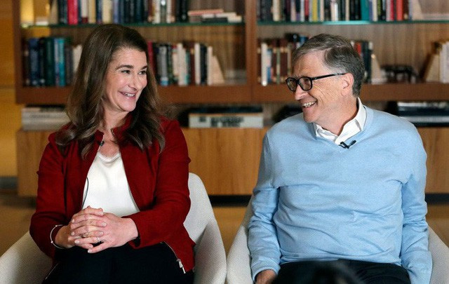  Góc khuất không ngờ phía sau cuộc hôn nhân tưởng như màu hồng của Bill Gates: Làm gì có ông chồng nào tự nhiên lại đi... rửa bát, đặc biệt là tỷ phú?  - Ảnh 1.