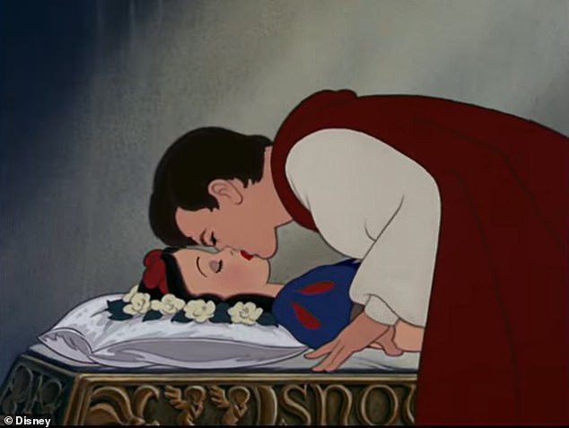 Những nụ hôn trong truyện cổ tích khiến phụ huynh lo lắng - 2