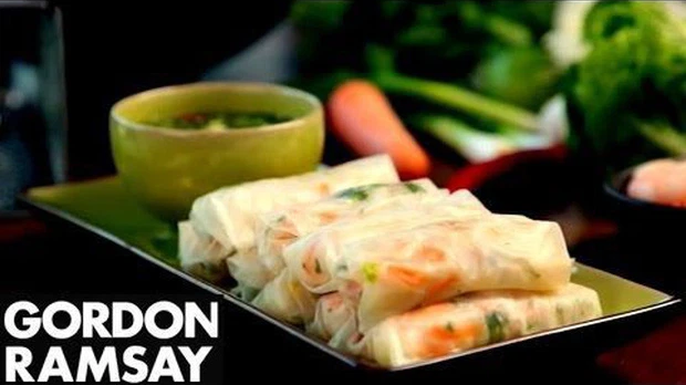  Gordon Ramsay - vị đầu bếp nổi tiếng thế giới đã dày công quảng bá đồ ăn Việt Nam như thế nào?  - Ảnh 2.