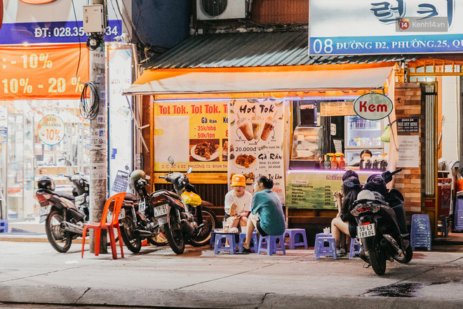 5 điểm tụ tập nổi tiếng của giới trẻ Sài Gòn giờ ra sao giữa mùa dịch: Nơi vắng lặng hơn hẳn, chỗ vẫn tấp nập như thường - Ảnh 11.