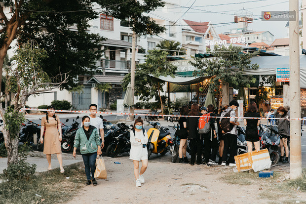 5 điểm tụ tập nổi tiếng của giới trẻ Sài Gòn giờ ra sao giữa mùa dịch: Nơi vắng lặng hơn hẳn, chỗ vẫn tấp nập như thường - Ảnh 3.