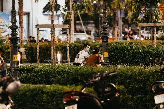 5 điểm tụ tập nổi tiếng của giới trẻ Sài Gòn giờ ra sao giữa mùa dịch: Nơi vắng lặng hơn hẳn, chỗ vẫn tấp nập như thường - Ảnh 26.