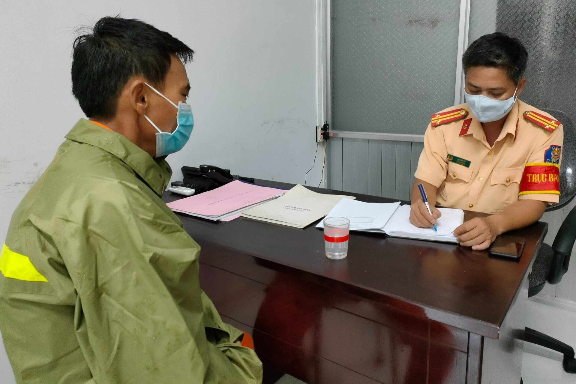Nhiều người bất ngờ nhận được điện thoại yêu cầu nộp phạt nguội - 2