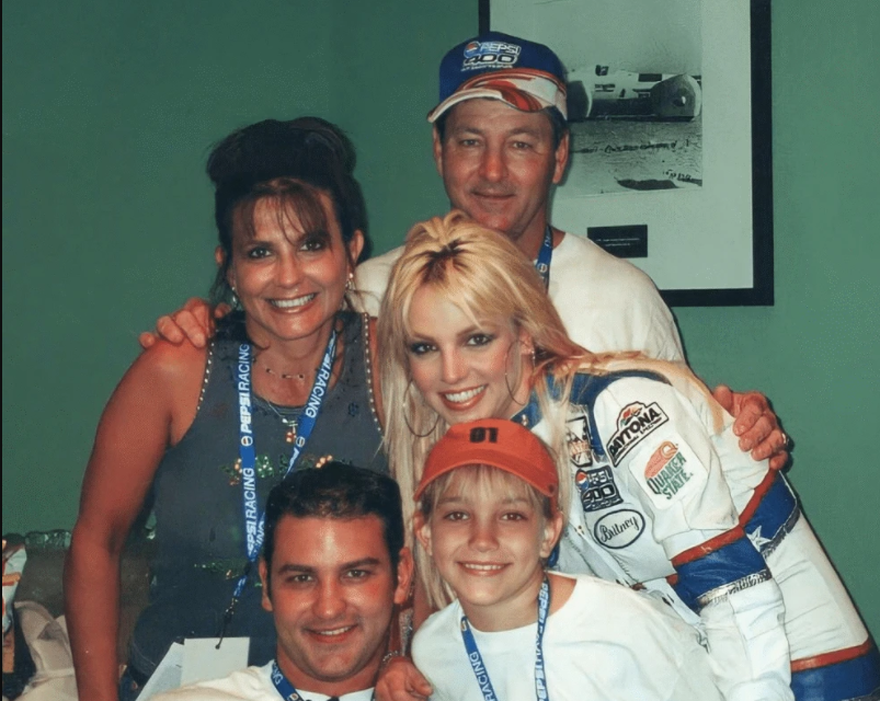 Britney Spears: Nỗi cô đơn tột cùng giữa tiền tài và danh vọng - 5