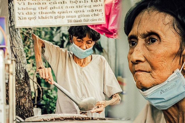 Thương lắm Sài Gòn ơi! - dự án ảnh chụp người lao động nghèo đầy cảm xúc của travel blogger trẻ Nguyễn Kỳ Anh - Ảnh 7.