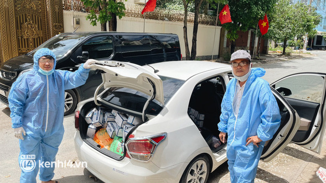 Giám đốc trẻ ở Sài Gòn thành lập hội shipper từ thiện bằng ô tô, tiếp tế lương thực cho người dân trong khu phong tỏa, cách ly - Ảnh 3.
