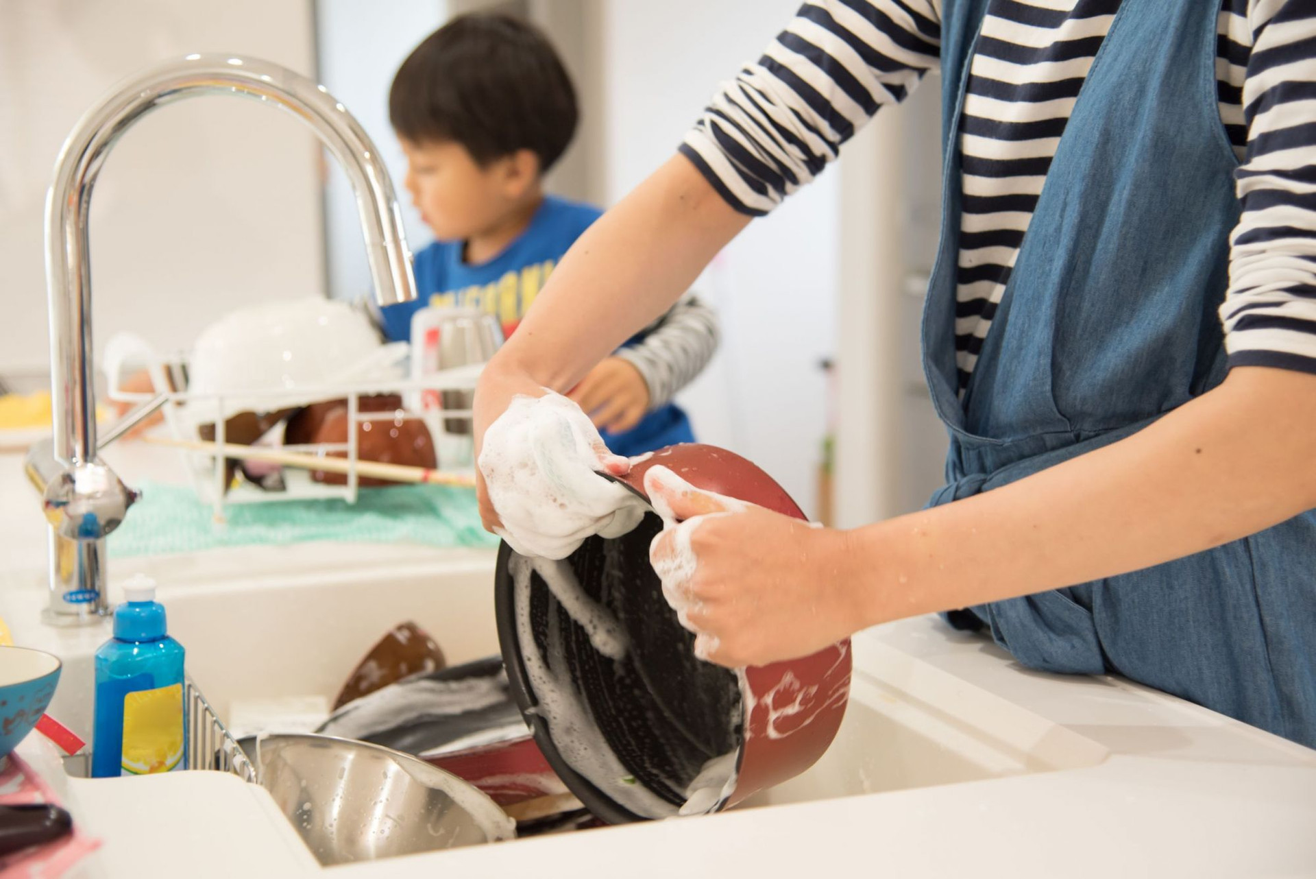Nghiên cứu của ĐH Harvard: Không dạy trẻ làm việc nhà, lớn lên con khó thành công - Ảnh 2.
