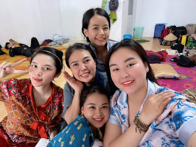 Nữ tiếp viên hàng không và những chuyến xe “mai táng 0 đồng” ở Sài Gòn: Nhóm có 5 thành viên nữ, nhỏ nhất 18 tuổi - Ảnh 3.