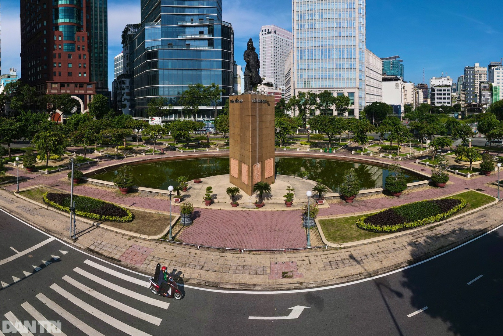 Cận cảnh khu tượng đài Trần Hưng Đạo xuống cấp sắp được thay áo mới - 7