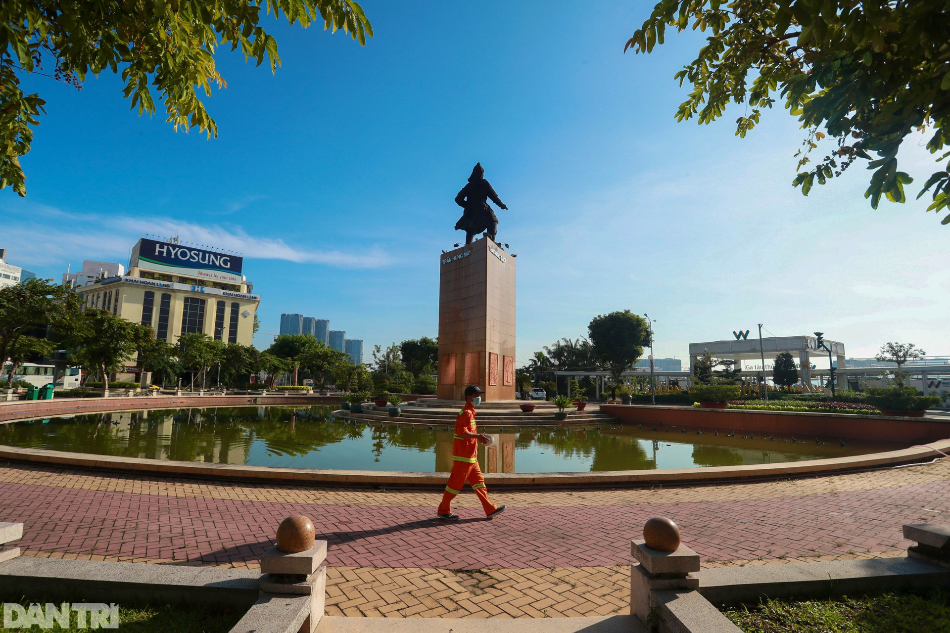 Cận cảnh khu tượng đài Trần Hưng Đạo xuống cấp sắp được thay áo mới - 12