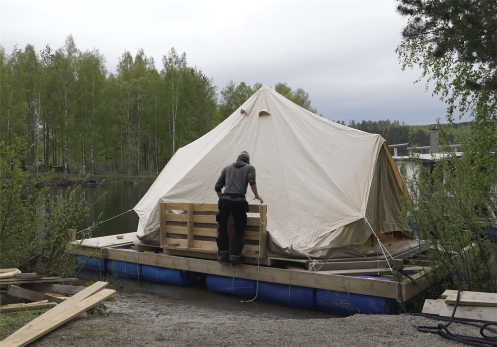 Cặp vợ chồng 8X dựng một chiếc lều 20 mét vuông trên mặt nước, cùng nhau sống cuộc sống trôi nổi tự do tự tại - Ảnh 10.
