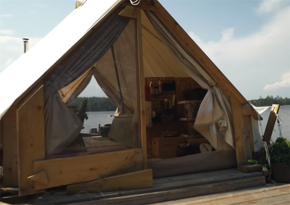 Cặp vợ chồng 8X dựng một chiếc lều 20 mét vuông trên mặt nước, cùng nhau sống cuộc sống trôi nổi tự do tự tại - Ảnh 13.