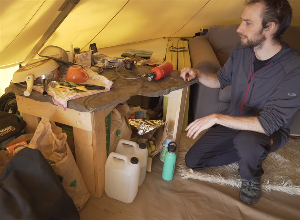 Cặp vợ chồng 8X dựng một chiếc lều 20 mét vuông trên mặt nước, cùng nhau sống cuộc sống trôi nổi tự do tự tại - Ảnh 5.