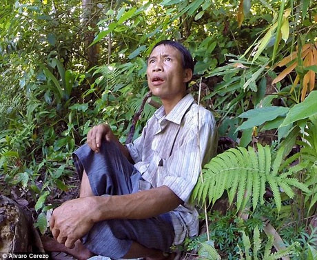 Những hình ảnh về người rừng Hồ Văn Lang xuất hiện trên báo Anh - 1
