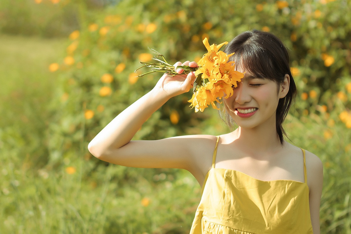 Ngắm mùa hoa dã quỳ vàng rực rỡ của thiếu nữ xứ Nghệ - 7