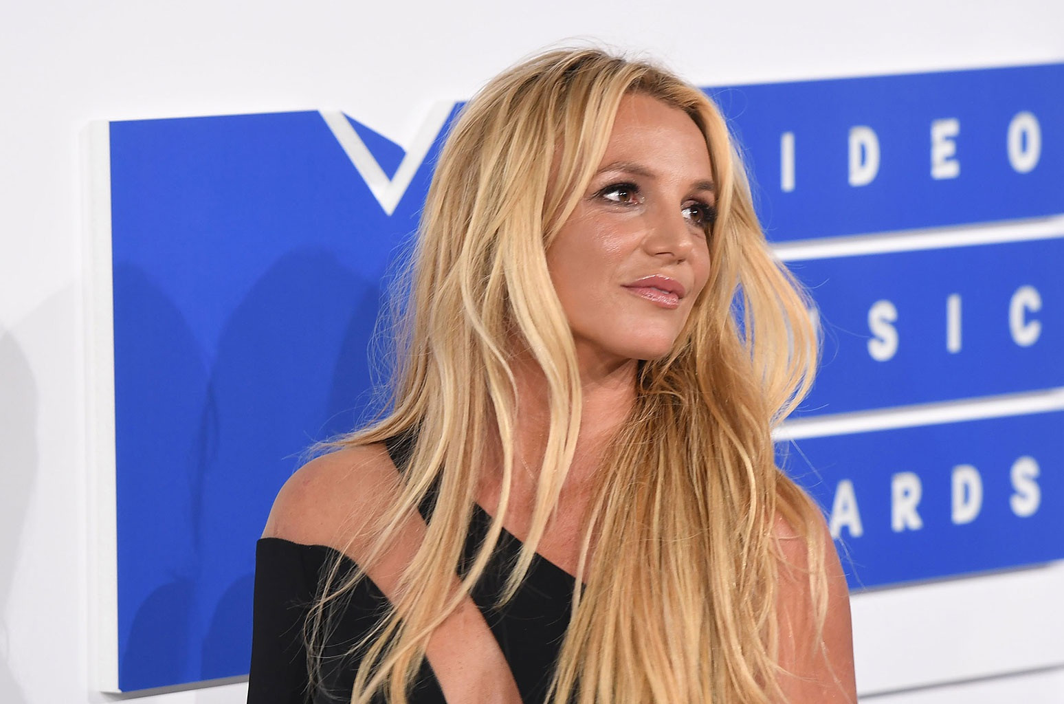 Britney Spears, Lindsay Lohan: Bi kịch cuộc đời đến từ... thợ săn ảnh - 6