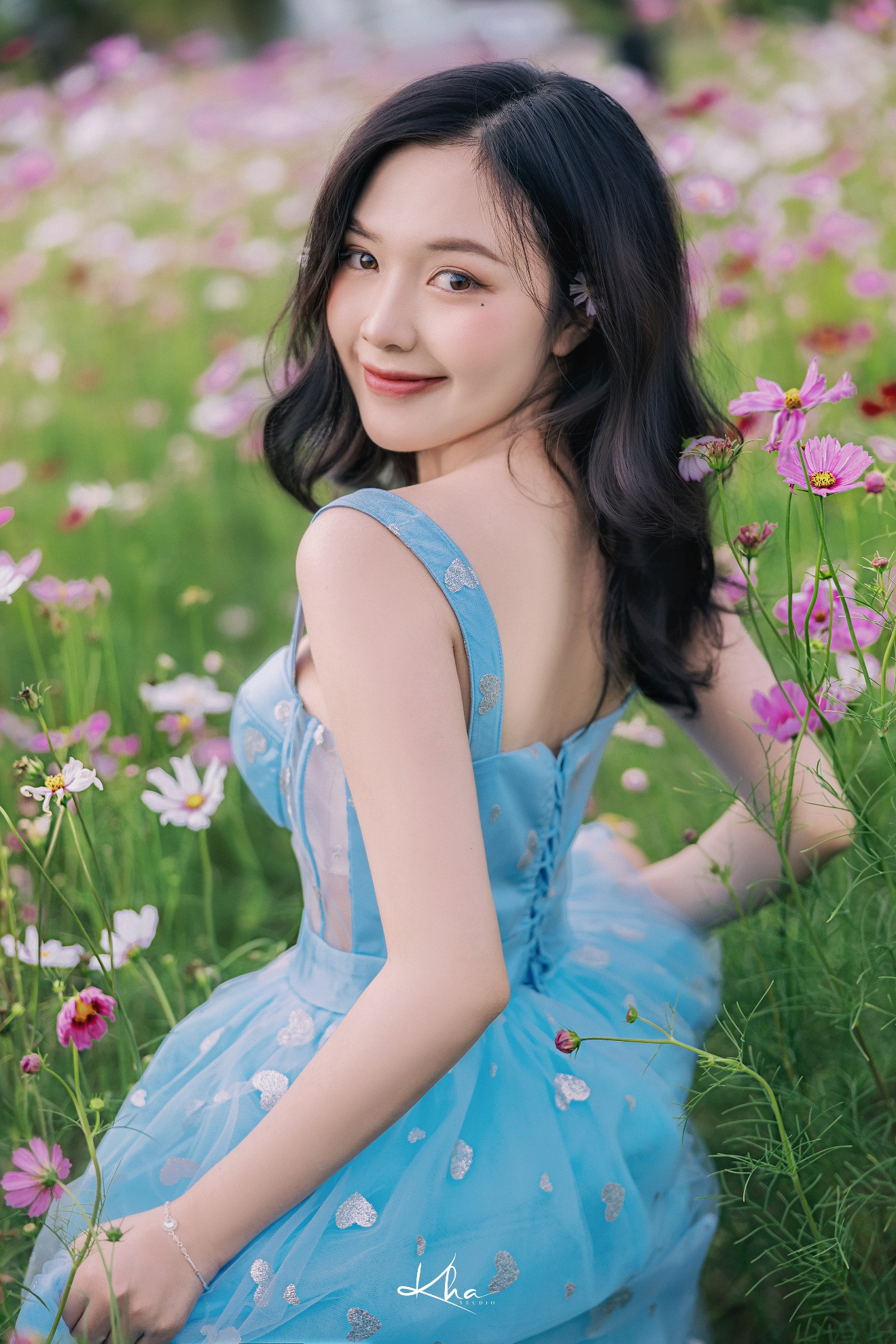 Thiếu nữ Kiên Giang khoe nét xuân thì giữa vườn hoa ngập sắc màu - 3