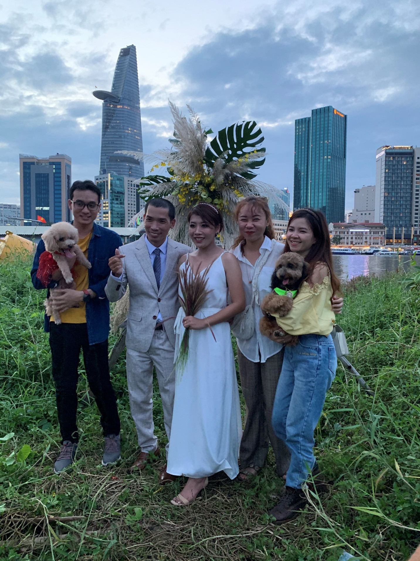 Cặp đôi khác người ở Sài Gòn làm lễ cưới không phong bì chỉ nhận... sách - 7