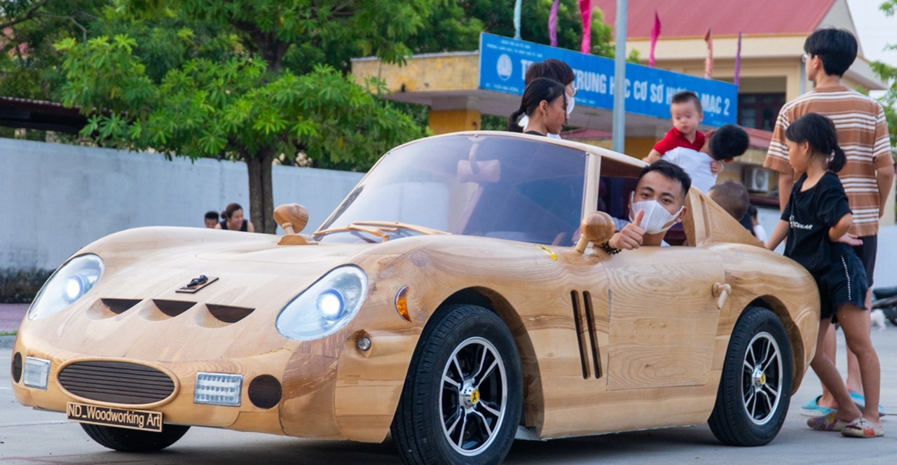 Ông bố Bắc Ninh chế tạo ‘siêu xe’ bằng gỗ để con trai vi vu trên đường - Ảnh 3.