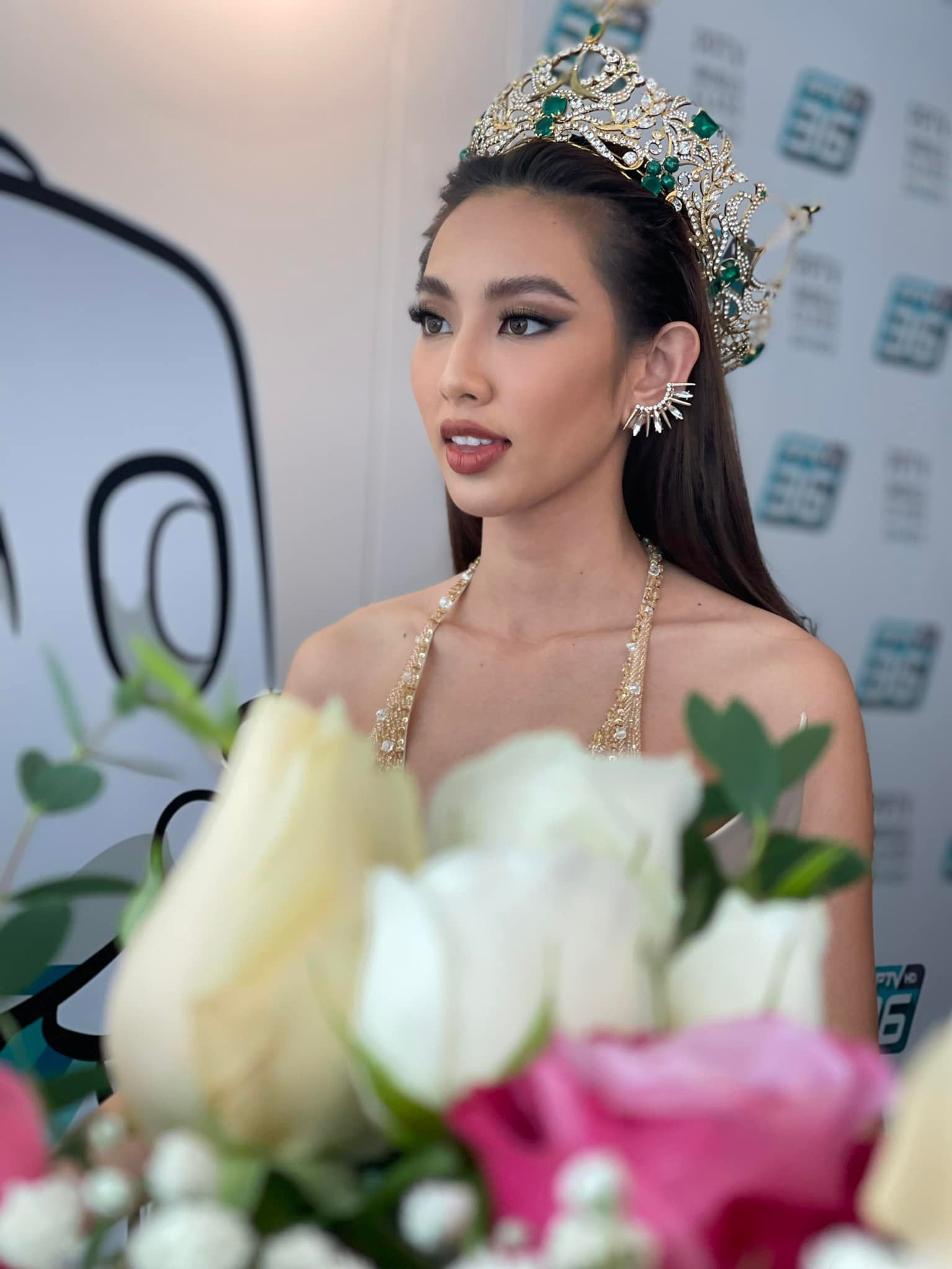 Hoa hậu Thùy Tiên: Ban tổ chức ngạc nhiên vì cô không chỉnh sửa sắc đẹp - 12