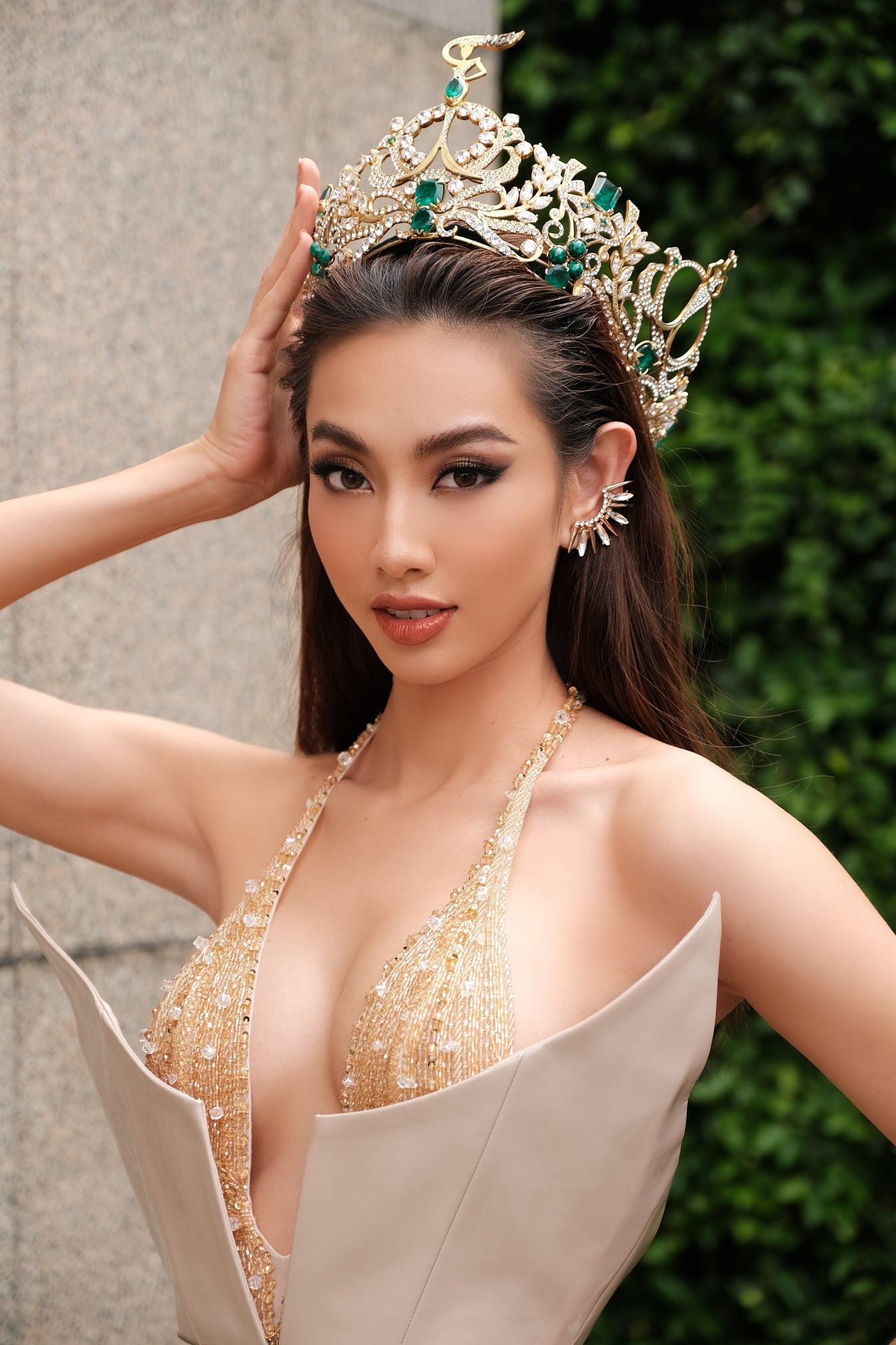 Hoa hậu Thùy Tiên: Ban tổ chức ngạc nhiên vì cô không chỉnh sửa sắc đẹp - 7