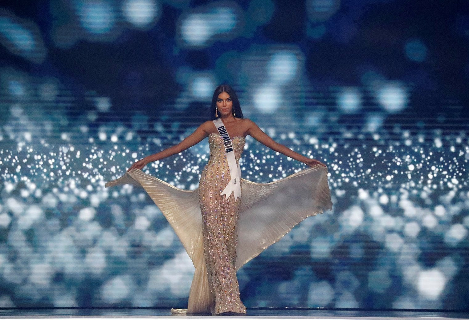 Kim Duyên trình diễn bùng nổ và tự tin tại bán kết Hoa hậu Hoàn vũ 2021 - 23