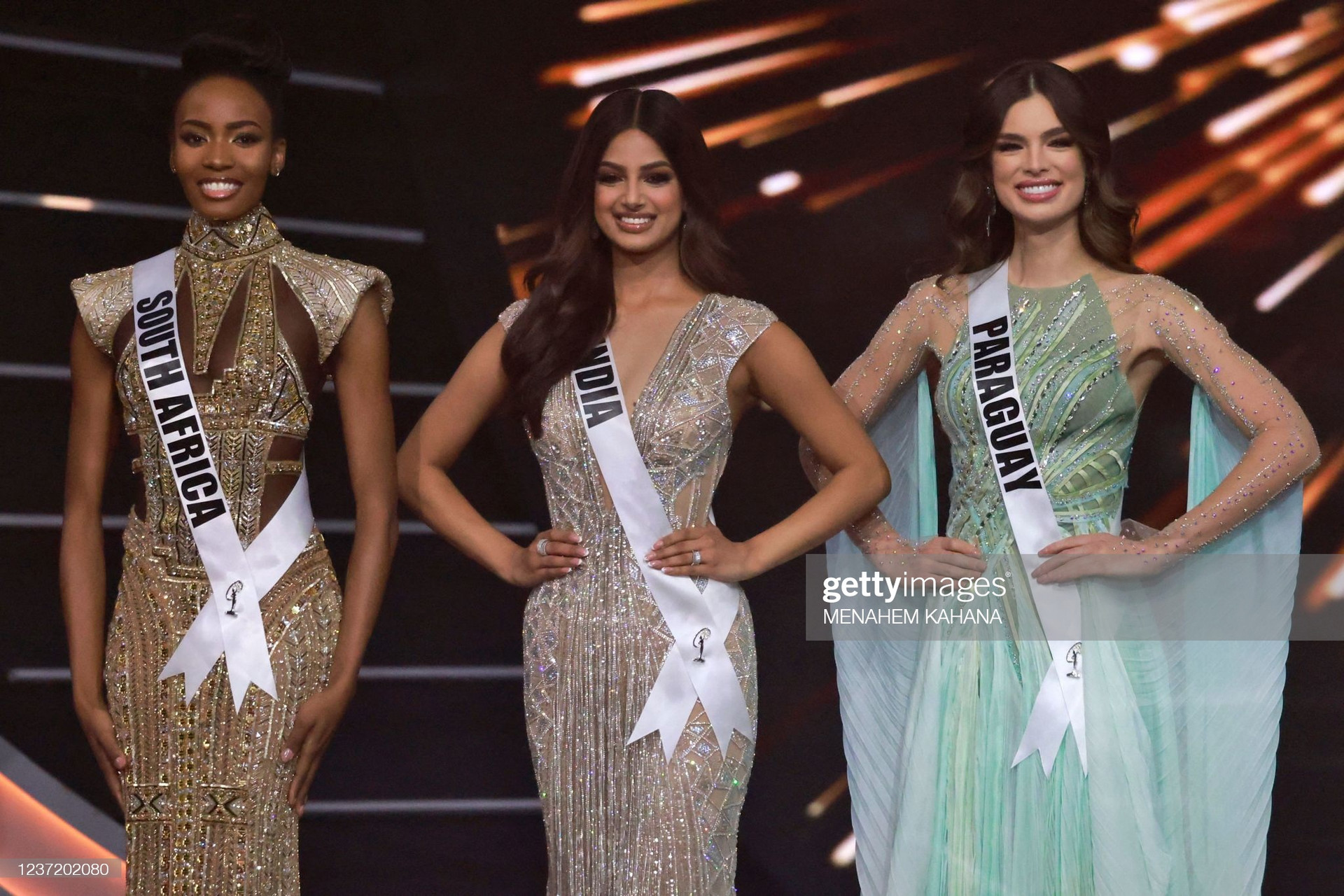 Hai câu trả lời giúp mỹ nhân Ấn Độ chinh phục vương miện Hoa hậu Hoàn vũ - 4