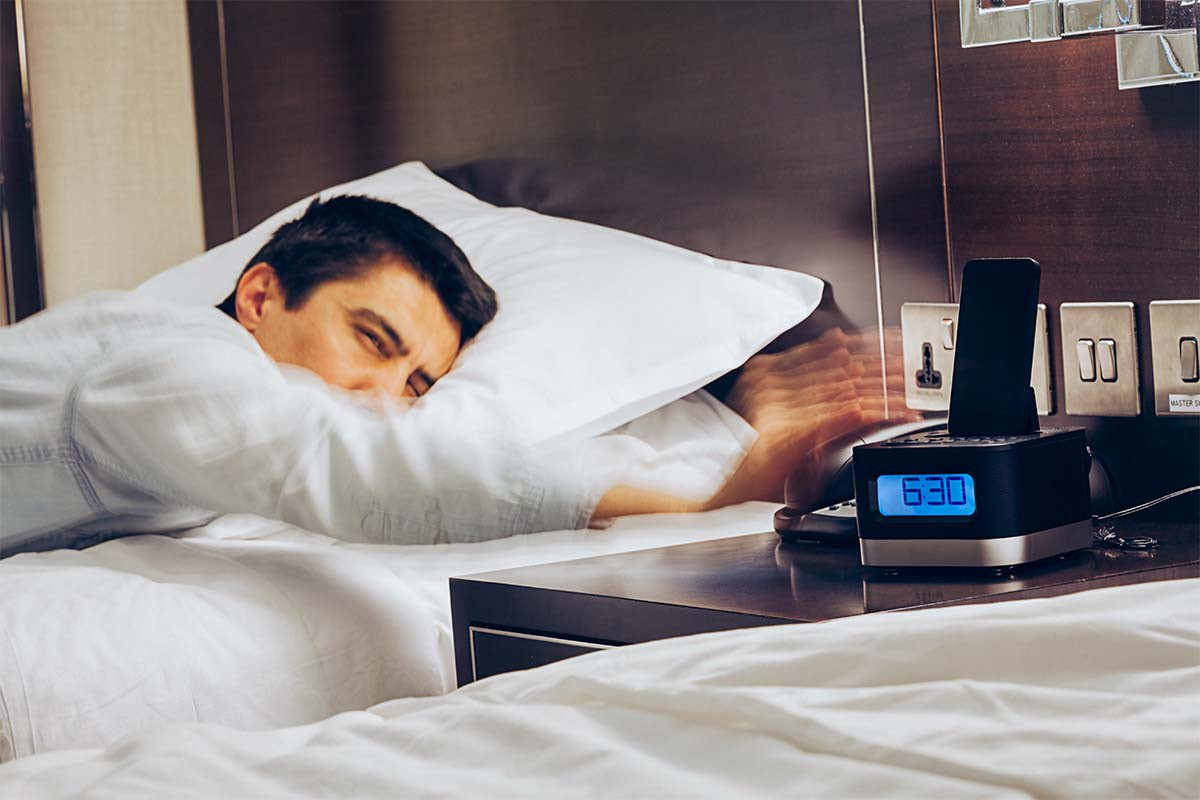 Vì sao không nên ngủ khỏa thân trong phòng khách sạn? - 2