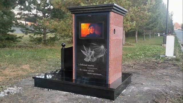  Nga: Đây là ngôi mộ đầu tiên lắp TV để chiếu video về người đã khuất  - Ảnh 2.
