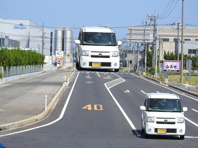 Nếu nhìn thấy chiếc xe ở sau lớn hơn chiếc xe ở trước, nghĩa là bạn đã nhìn nhầm (Ảnh: Akiyoshi Kitaoka).