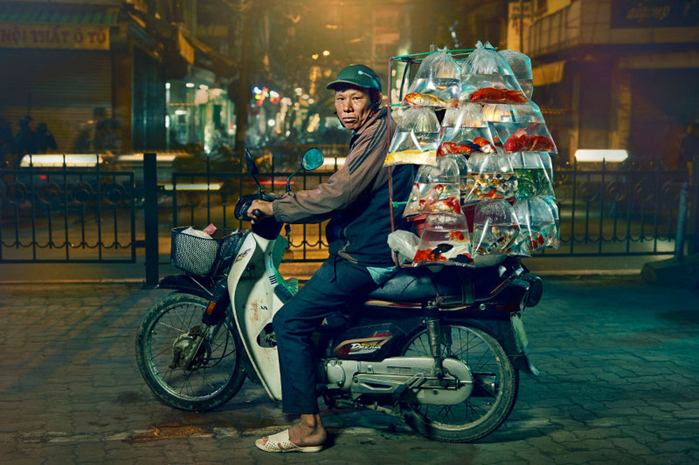 Xe máy Việt Nam quá đỉnh: Chuyện cô đồng nát cao 3 mét bẻ đôi khiến ông Tây thót tim - Ảnh 5.