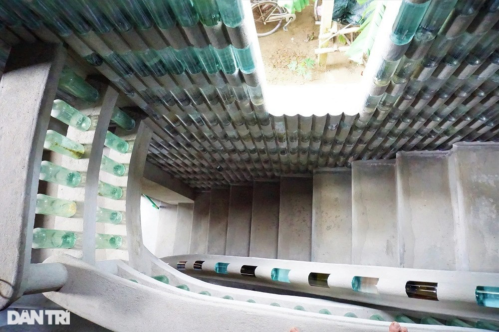 Dị nhân 15 năm nhặt vỏ chai về xây ngôi nhà độc nhất vô nhị ở Quảng Nam - 12
