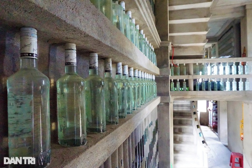 Dị nhân 15 năm nhặt vỏ chai về xây ngôi nhà độc nhất vô nhị ở Quảng Nam - 5