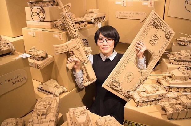 Cô gái Nhật Bản biến bìa cứng thành mô hình 3D giá hàng trăm triệu đồng - 1