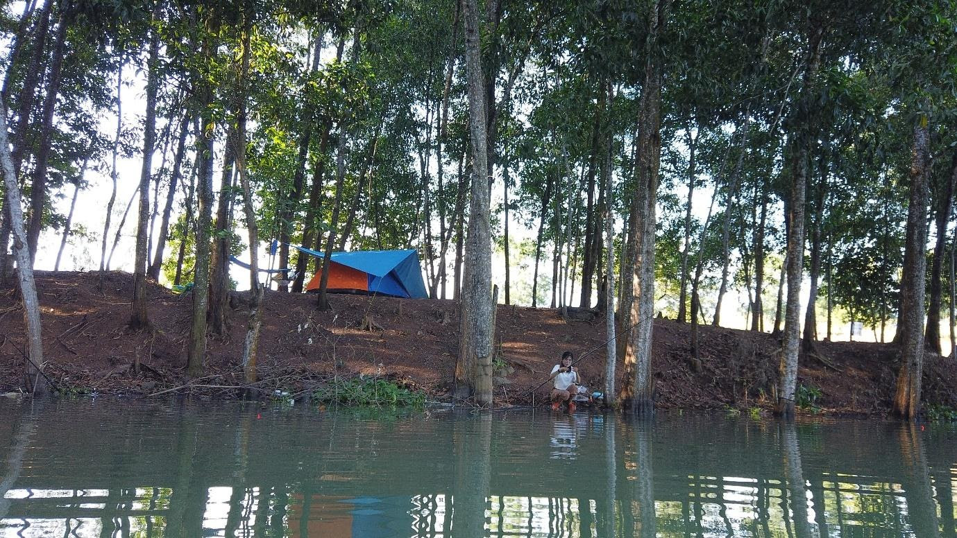 Trải nghiệm đáng nhớ của 1 gia đình Sài Gòn mê cắm trại trong rừng: Gặp rắn, sình lầy đủ cả, nhất định cho con gái nhỏ trekking từ bé - Ảnh 2.