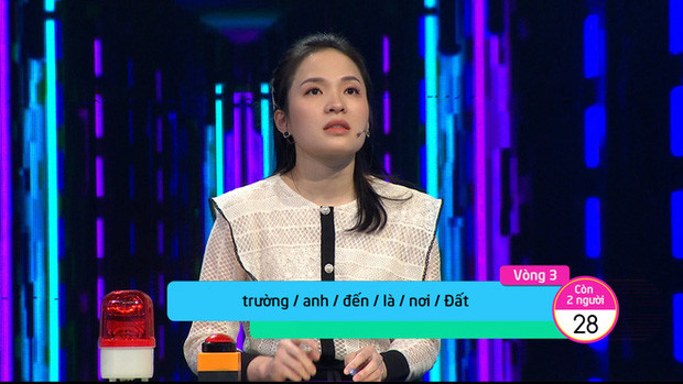 Câu hỏi Tiếng Việt yêu cầu sắp xếp câu thơ nổi tiếng, ai ngờ gặp đúng người chơi đạt 8,75 điểm thi Đại học liền giải cái vèo! - Ảnh 1.