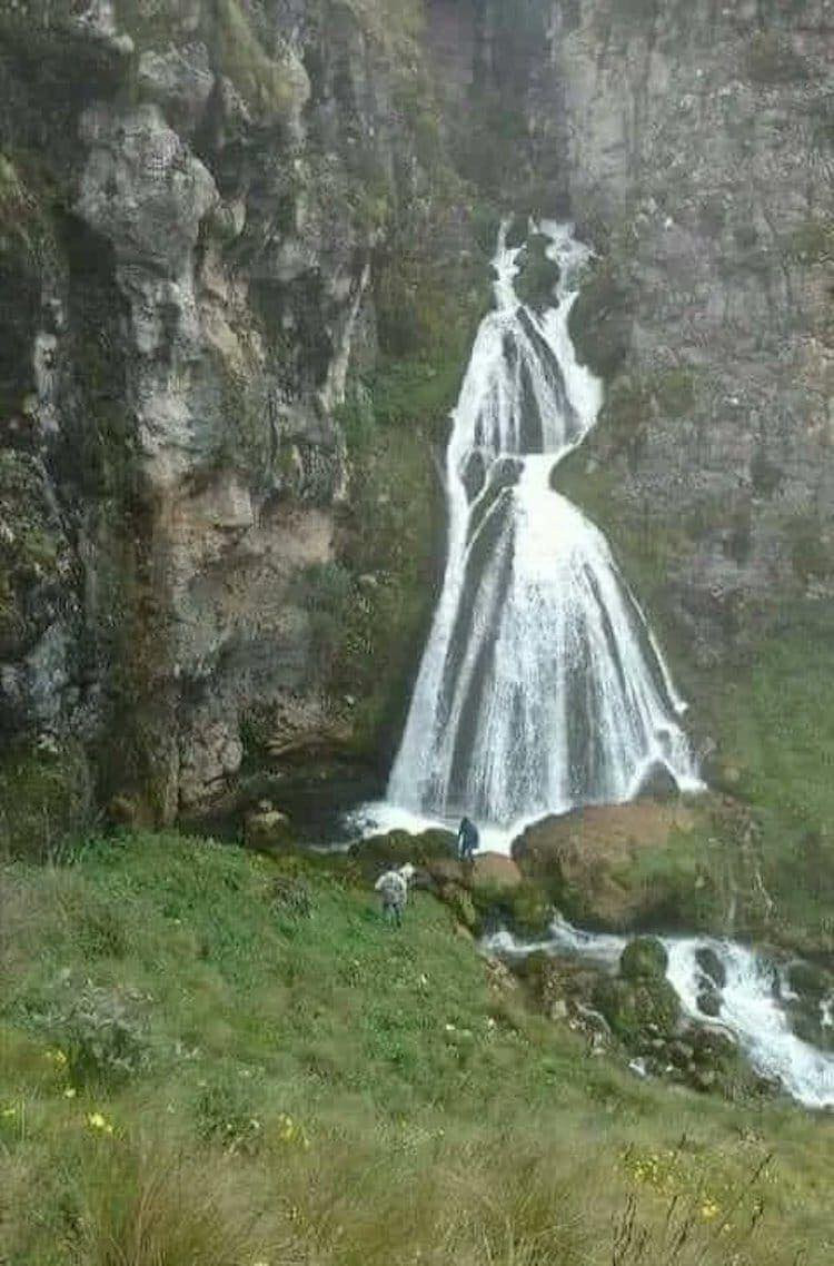 Thác nước ở ngoại ô thành phố Cajamarca (Peru) với dòng chảy giống như một cô gái trong bộ váy cưới.