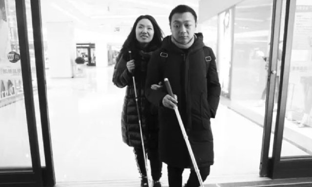 Cô gái mù và hành trình trở thành thợ trang điểm đặc biệt đầu tiên ở Trung Quốc: Khám phá bóng tối để tìm thấy ánh sáng! - Ảnh 5.