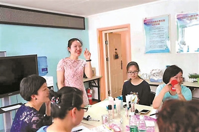 Cô gái mù và hành trình trở thành thợ trang điểm đặc biệt đầu tiên ở Trung Quốc: Khám phá bóng tối để tìm thấy ánh sáng! - Ảnh 9.
