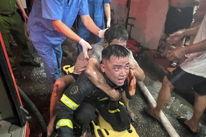Gặp người hùng trong bức ảnh cứu 4 người bị hỏa hoạn gây bão mạng - 1