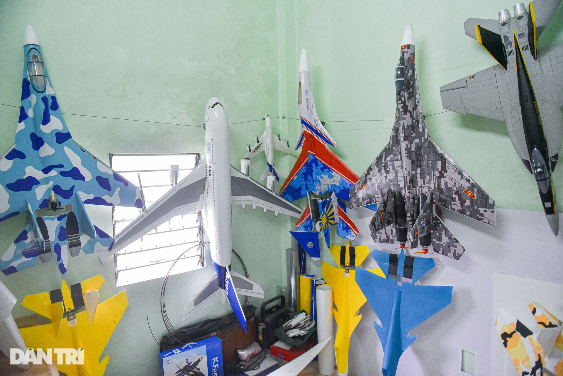 Bộ sưu tập mô hình máy bay khủng của chàng trai 10x ở Hà Nội gây sốt mạng - 6