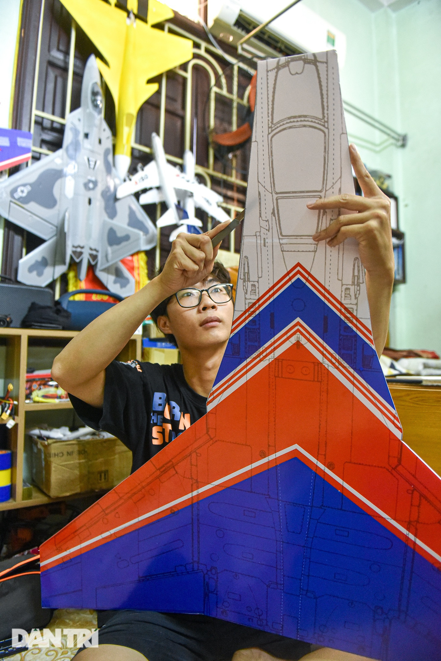 Bộ sưu tập mô hình máy bay khủng của chàng trai 10x ở Hà Nội gây sốt mạng - 5