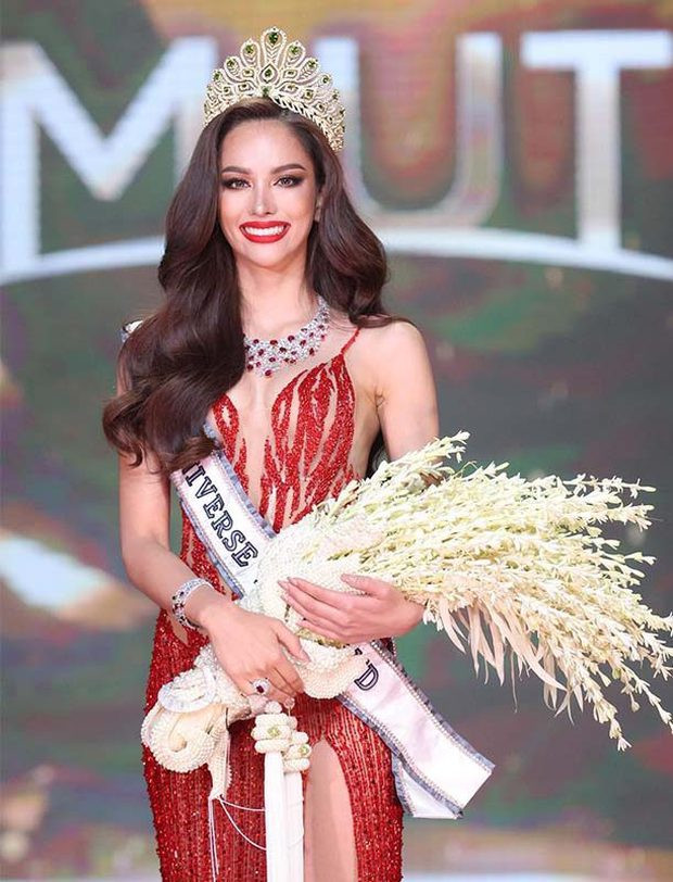  Hoa hậu Hoàn vũ Thái Lan 2022: Tự hào là Hoa hậu sinh ra từ bãi rác và hành trình đăng quang khiến bao cô gái nghèo xúc động - Ảnh 4.