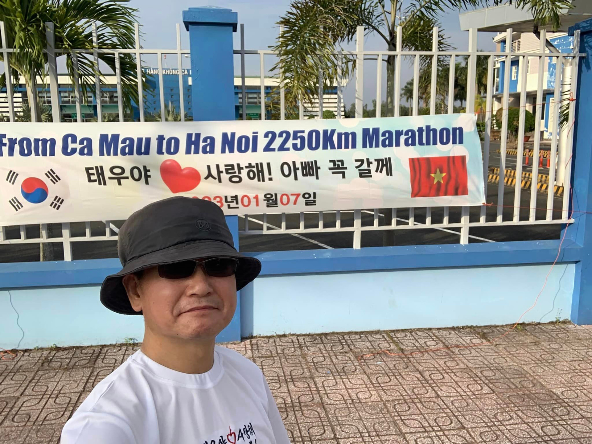 Lý do xúc động khiến người đàn ông Hàn Quốc 55 tuổi chạy một vòng Việt Nam - 1