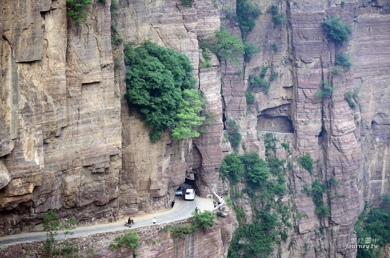 Bí ẩn ngôi làng cổ Trung Quốc nằm giữa trời, người dân tự tay đục núi làm đường đi lại, bất ngờ giúp cả làng phát tài - Ảnh 5.