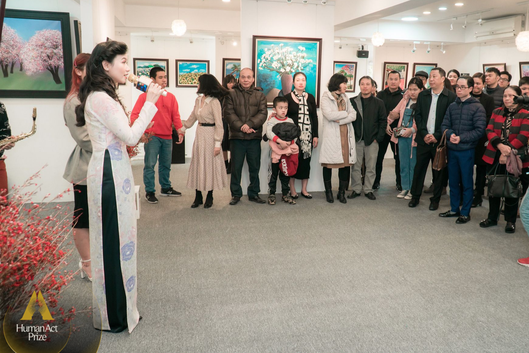 Diễn viên Lương Giang: Hơn 4 năm dạy vẽ cho trẻ tự kỷ, từ chối tài trợ vì sợ bị trục lợi và mơ ước về Câu lạc bộ họa sĩ tự kỷ - Ảnh 2.