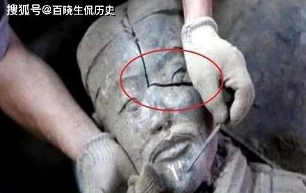Đội quân đất nung mộ Tần Thủy Hoàng được tạo ra thế nào? Sau khi một bức tượng nứt vỡ, đáp án mới hé mở - Ảnh 4.