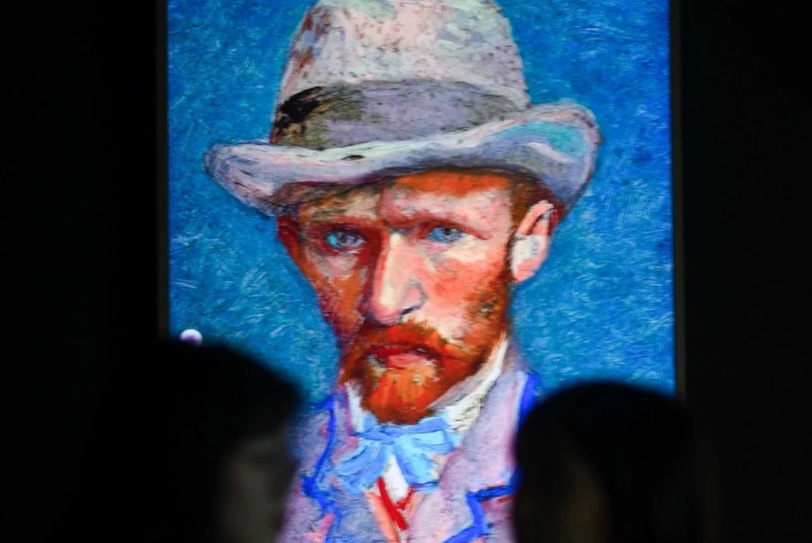 "Cháy vé" tại triển lãm Van Gogh, có người vượt 1.000km vẫn không được vào xem: Nhìn lại cuộc đời bạc mệnh của "thiên tài đau khổ" và những tranh cãi về bức tranh cuối cùng - Ảnh 1.