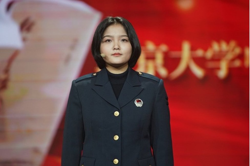 Bài phát biểu của nữ sinh thủ khoa ngôi trường Top 1 Trung Quốc khiến người nghe chỉ biết gạt nước mắt - Ảnh 1.