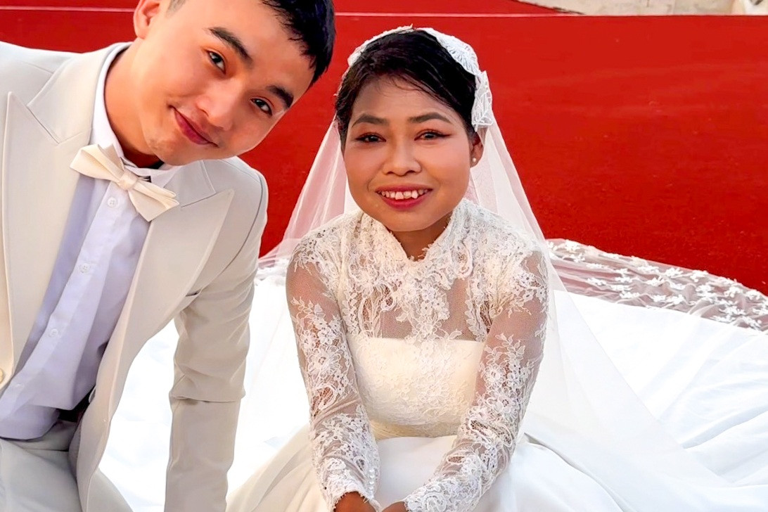 Chuyện xúc động sau bức ảnh cưới chú rể kém cô dâu 7 tuổi gây sốt ở Đà Nẵng - 1